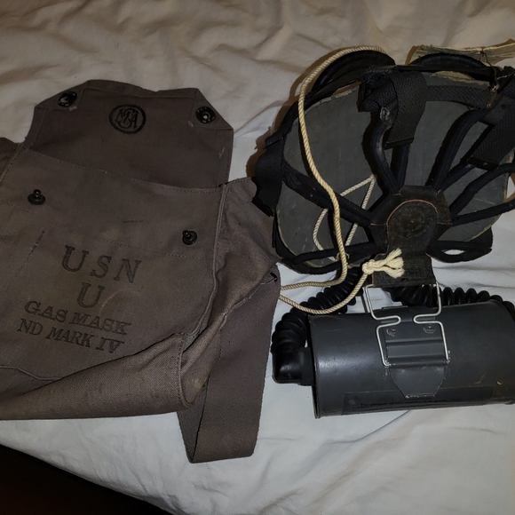 Vintage 1940s WWII USN U GAS MASK MARK IV - Picture 7 of 8